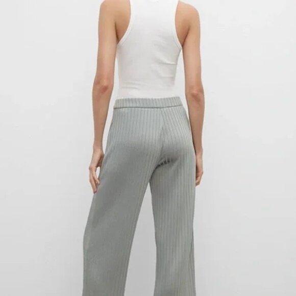 Club Monaco Wide Rib Pants and Matching Ribbed Cardi - Picture 3 of 6